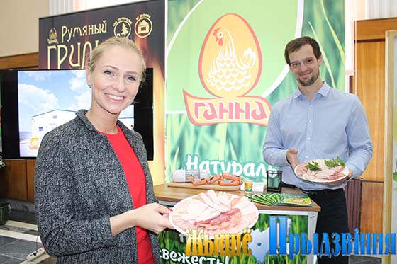 На снимке: представители ОАО «Витебская бройлерная птицефабрика» — постоянные участники мероприятий, проводимых в районе. На этой неделе они приглашали к своему столу для дегустации продукции участников выездного заседания коллегии комитета по сельскому хозяйству и продовольствию облисполкома.