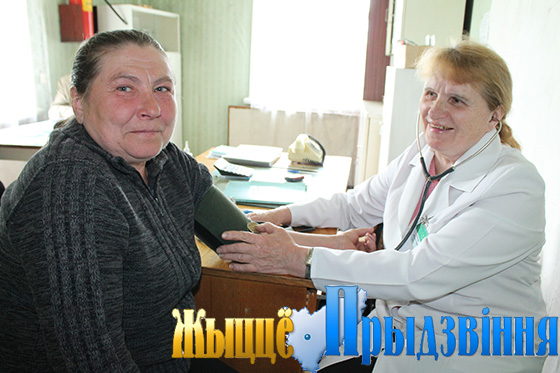 На снимке: на приеме у Антонины Никитиной Людмила Титова