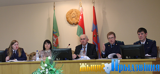 На снимке: во время проведения заседания совета