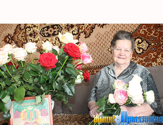 100-летие в кругу семьи отметила жительница аг. Копти Витебского района Елизавета Махановская
