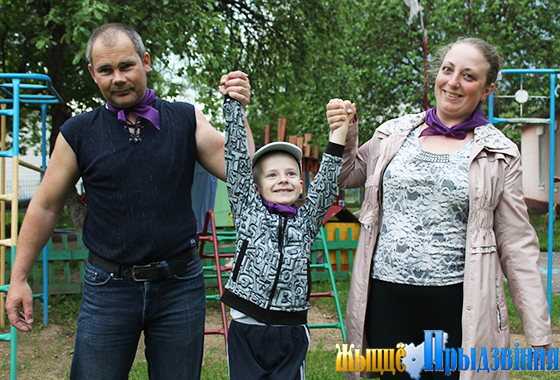 На снимке: семья Прокопенко
