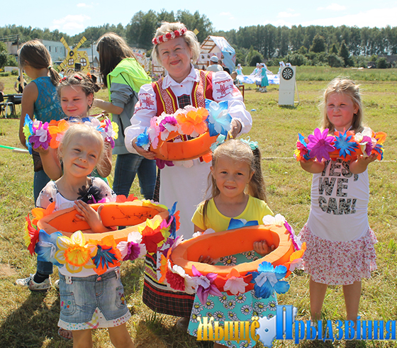 На снимке: игры для самых маленьких