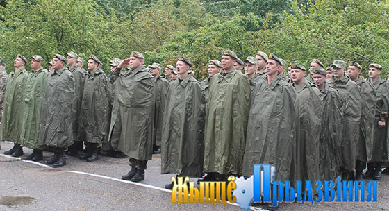 На снимке: на строевом плацу в/ч 5524 во время торжественного митинга