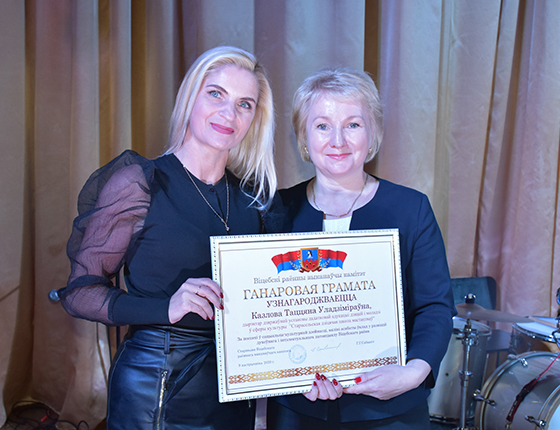 На снимке: Жанна Черкунова и Татьяна Козлова.